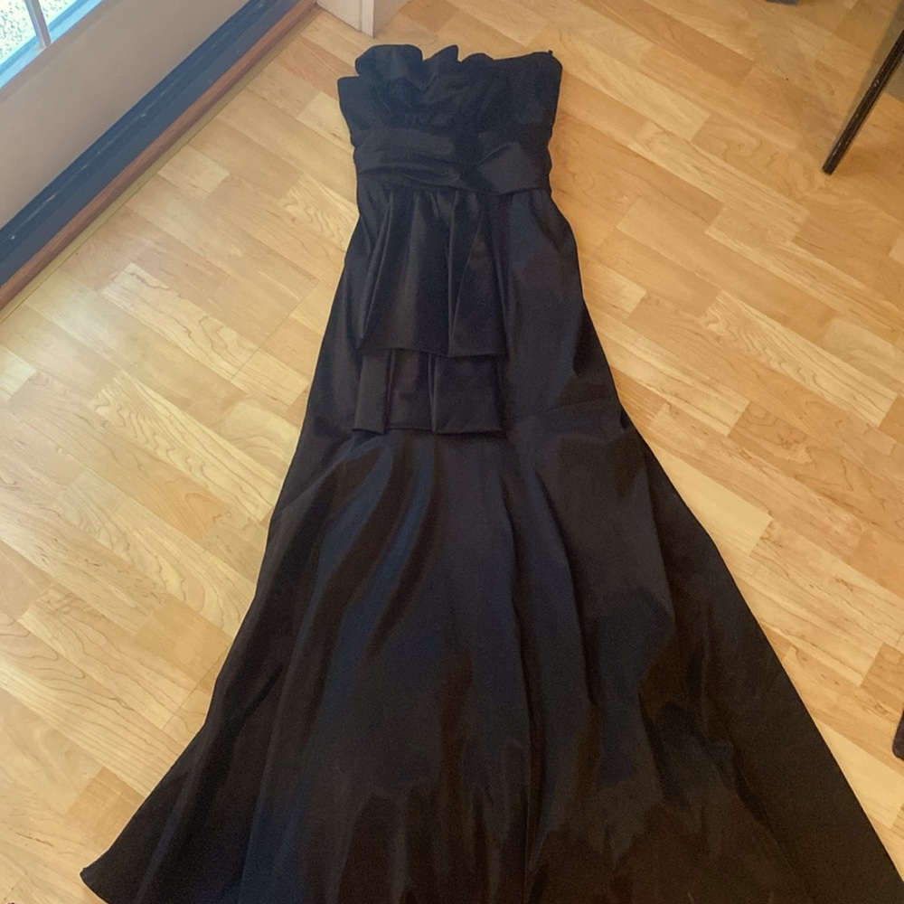 Women’s Black Taffeta long Dress size 5/6
- great for Prom and Homecoming